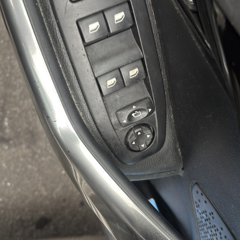 PEUGEOT 208 1 PHASE 1 1.6 HDI - 8V TURBO Photo n°11