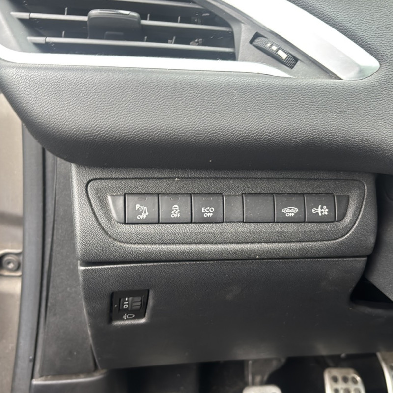 PEUGEOT 208 1 PHASE 1 1.6 HDI - 8V TURBO Photo n°16