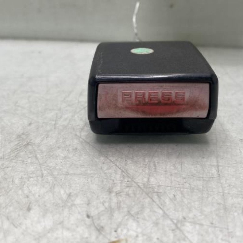 Attache ceinture avant gauche DACIA DUSTER 1 Photo n°2