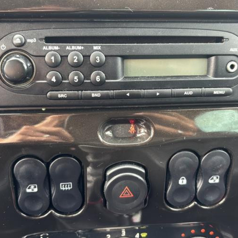 Attache ceinture avant gauche DACIA DUSTER 1 Photo n°20