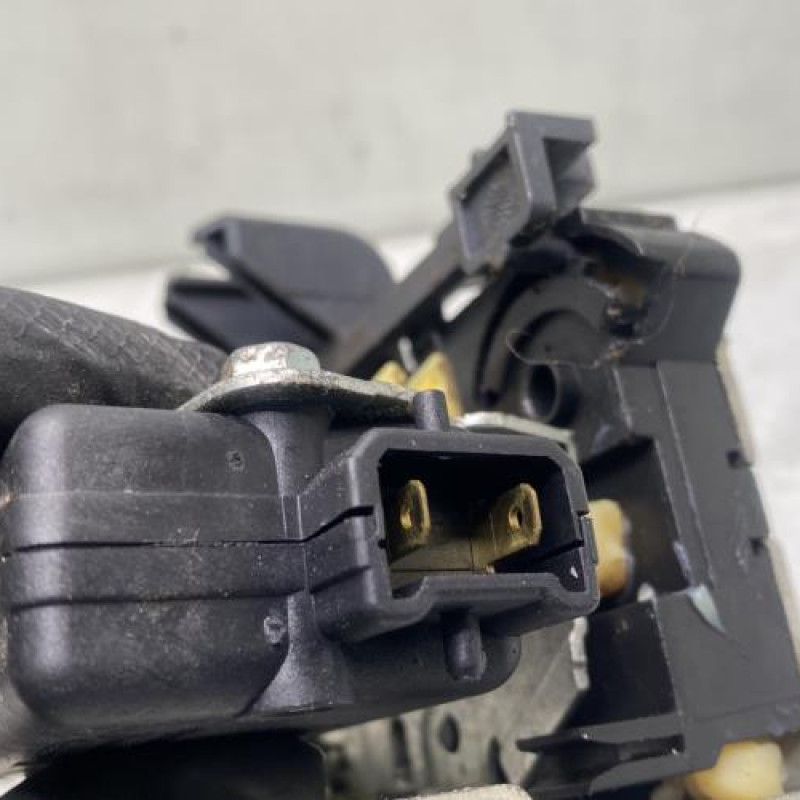 Serrure avant gauche DACIA DUSTER 1 Photo n°4