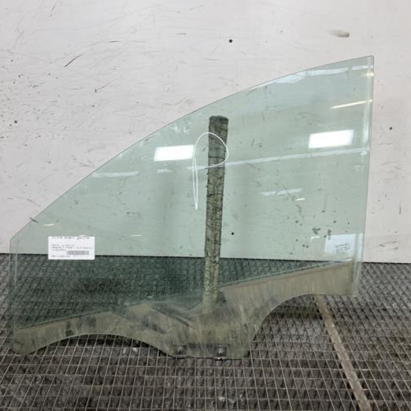 Vitre avant gauche DACIA SANDERO 2 Photo n°1