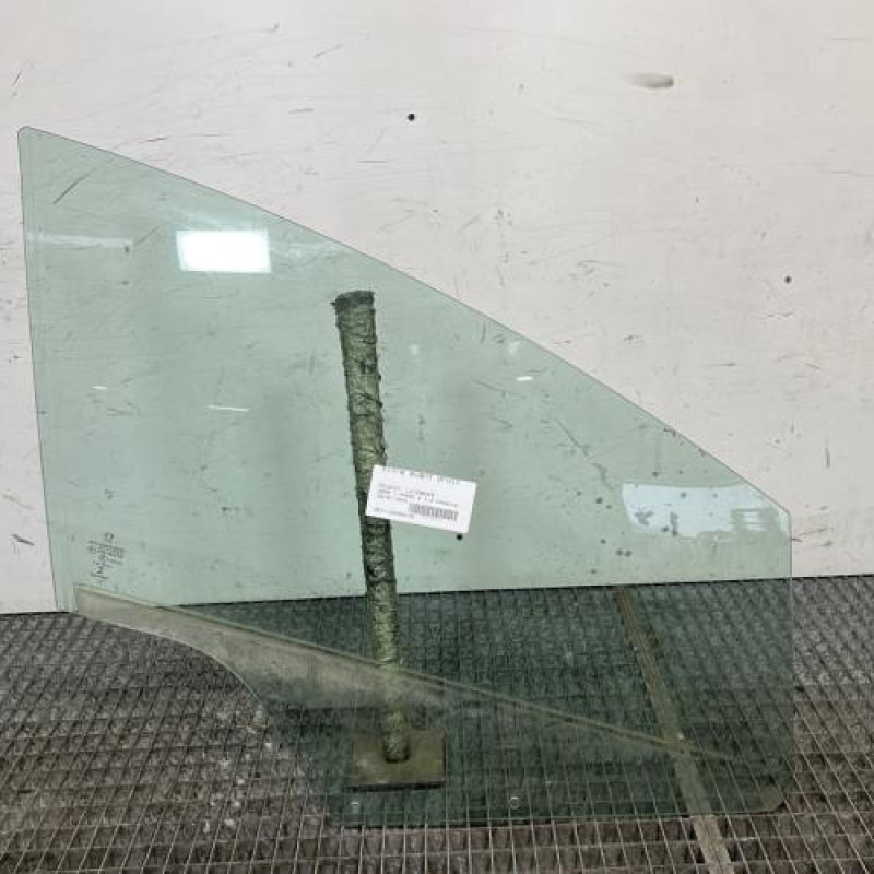 Vitre avant droit PEUGEOT 3008 1 Photo n°1