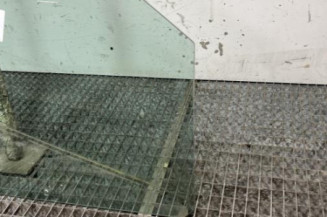 Vitre avant droit PEUGEOT 3008 1