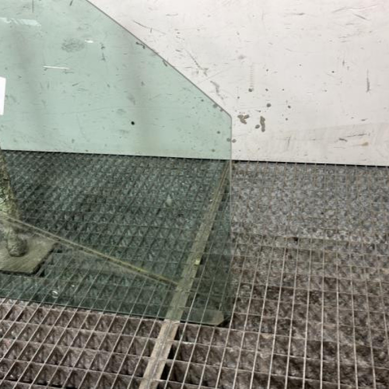 Vitre avant droit PEUGEOT 3008 1 Photo n°2