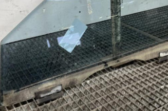 Vitre avant gauche PEUGEOT 607