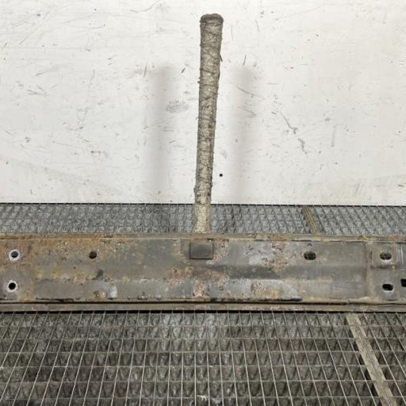 Renfort pare choc arriere (traverse) TOYOTA AURIS 1 Photo n°1