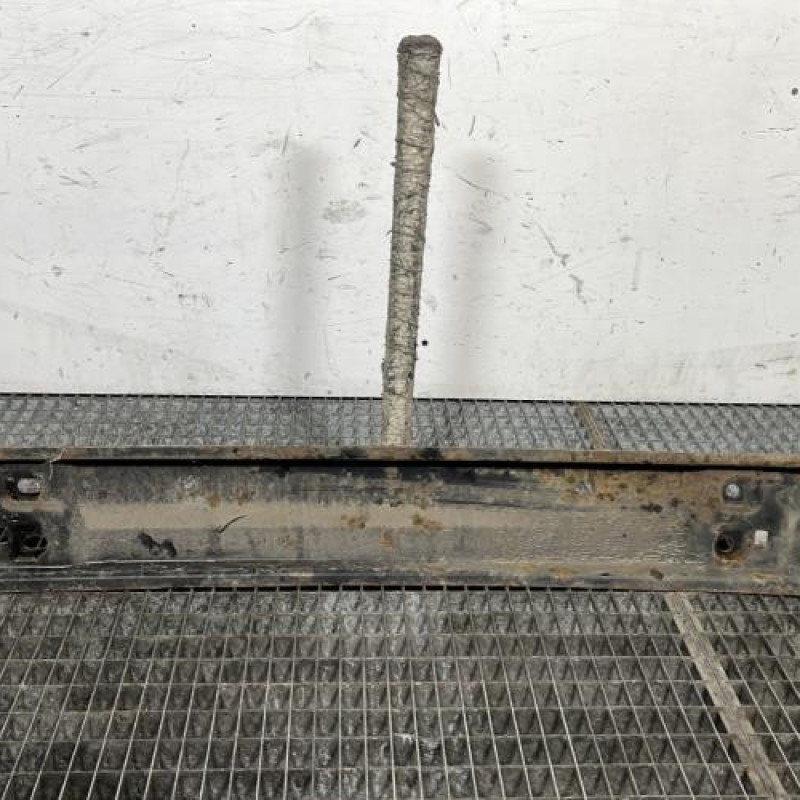 Renfort pare choc arriere (traverse) TOYOTA AURIS 1 Photo n°4