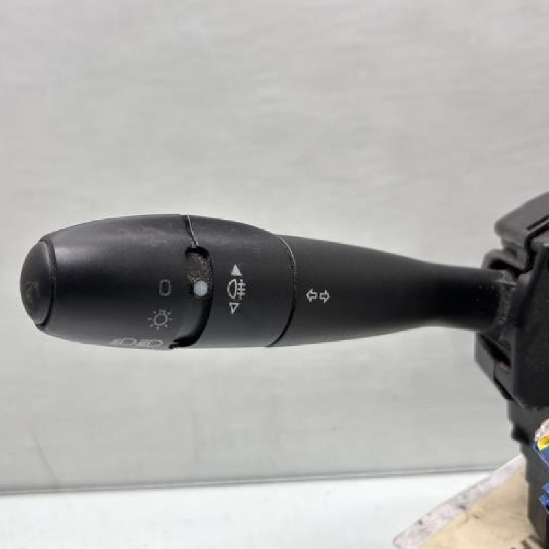 Com (Bloc Contacteur Tournant+Commodo Essuie Glace+Commodo Phare) CITROEN C3 1 Photo n°2