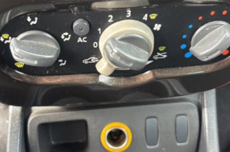 Poignee porte avant gauche DACIA DUSTER 1