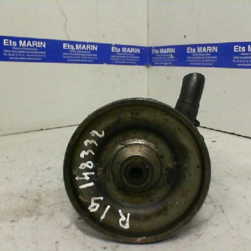 Pompe de direction RENAULT R19 Photo n°2