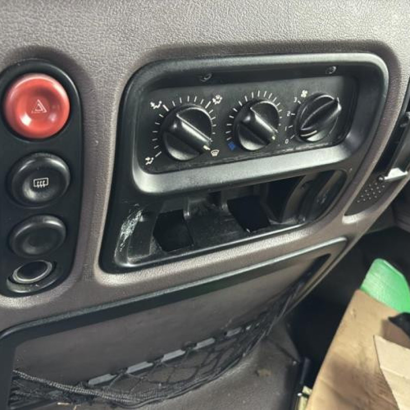 Custode avant droit (porte) RENAULT MASTER 2 Photo n°15