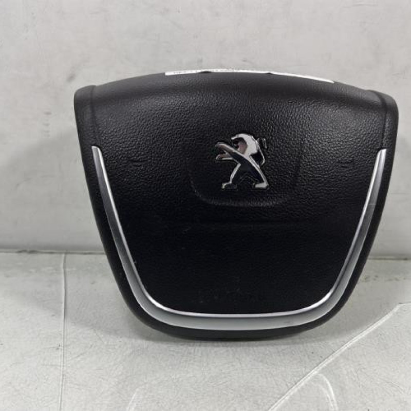 Air bag conducteur PEUGEOT 508 1 SW Photo n°1