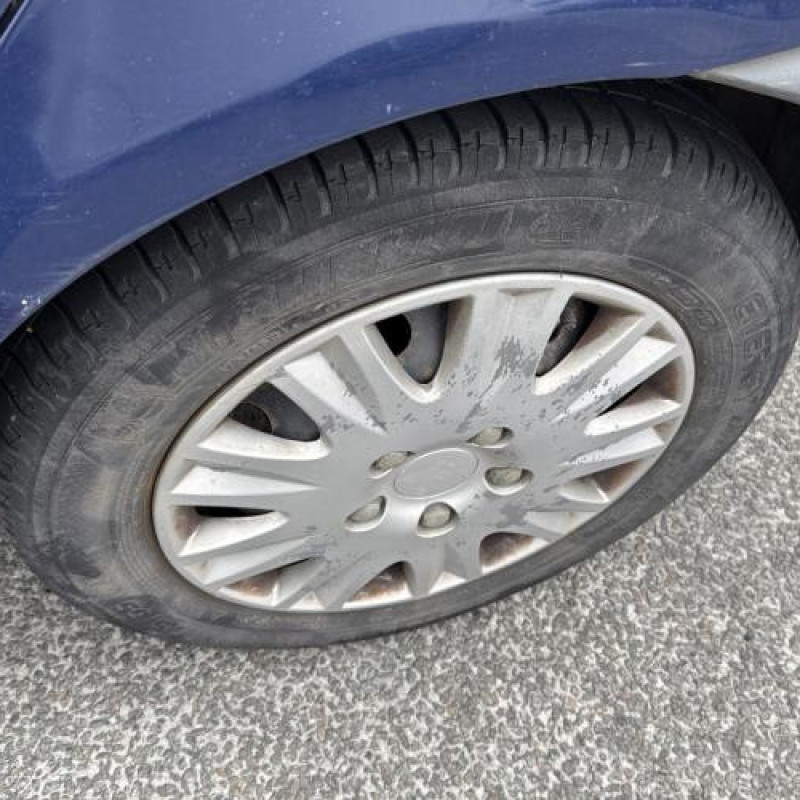 Feu arriere stop central RENAULT CLIO 2 Photo n°10