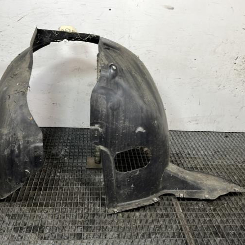 Pare boue avant gauche VOLKSWAGEN TOURAN 2 Photo n°2