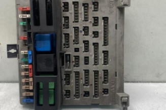 Porte fusible PEUGEOT 205 Photo n°1