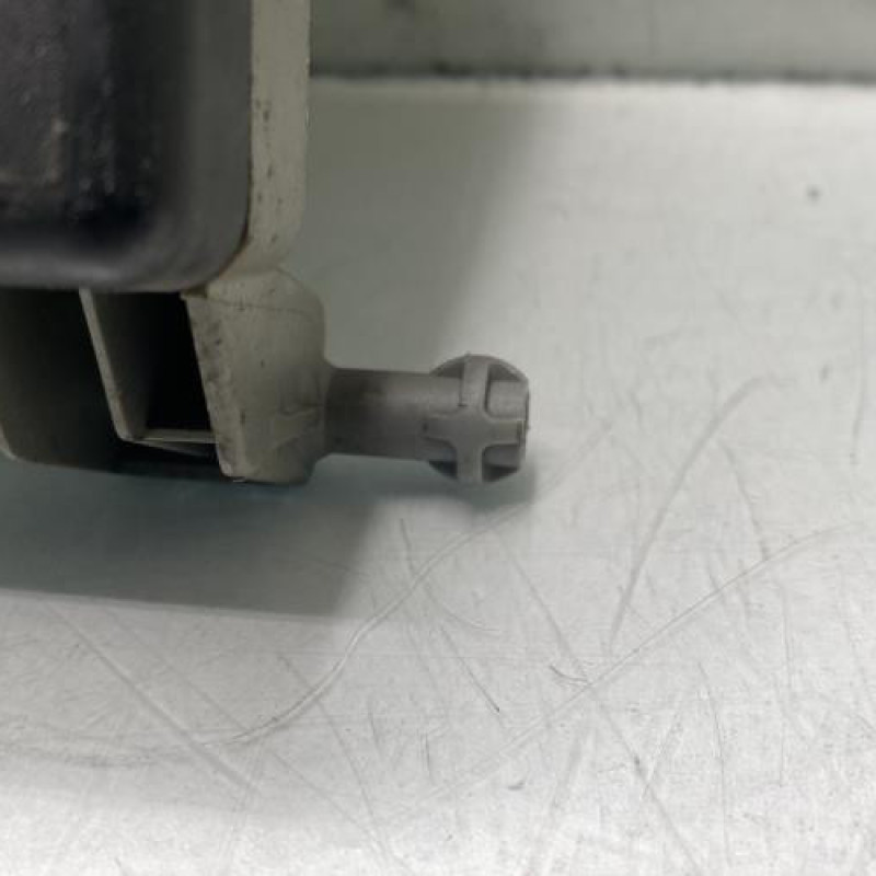 Porte fusible PEUGEOT 205 Photo n°6