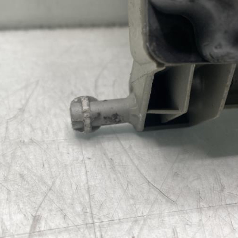 Porte fusible PEUGEOT 205 Photo n°7