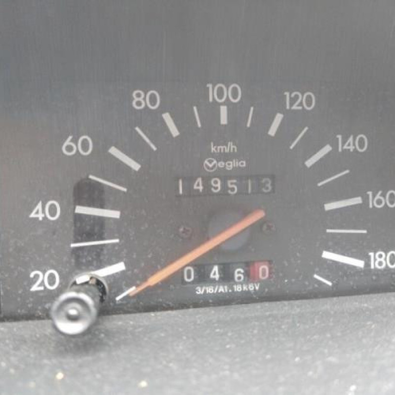 Porte fusible PEUGEOT 205 Photo n°15