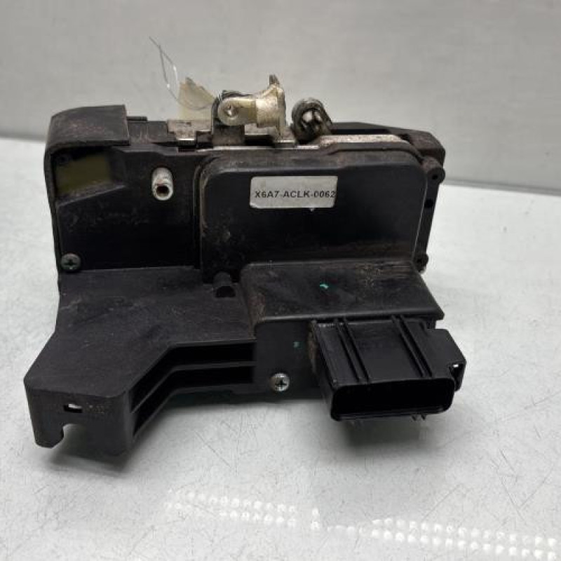 Serrure avant gauche FORD FIESTA 5 Photo n°2