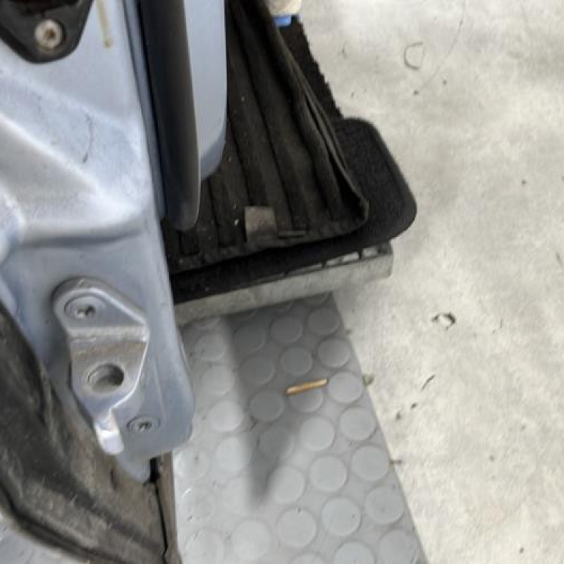 Porte avant droit MERCEDES CLASSE R 251 Photo n°4