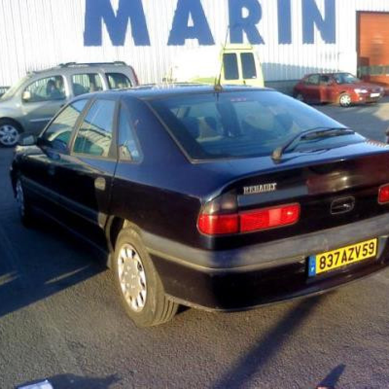 Face avant RENAULT SAFRANE Photo n°4