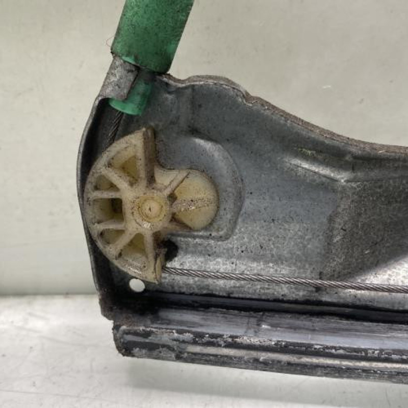 Leve vitre mecanique avant gauche RENAULT CLIO 2 Photo n°2