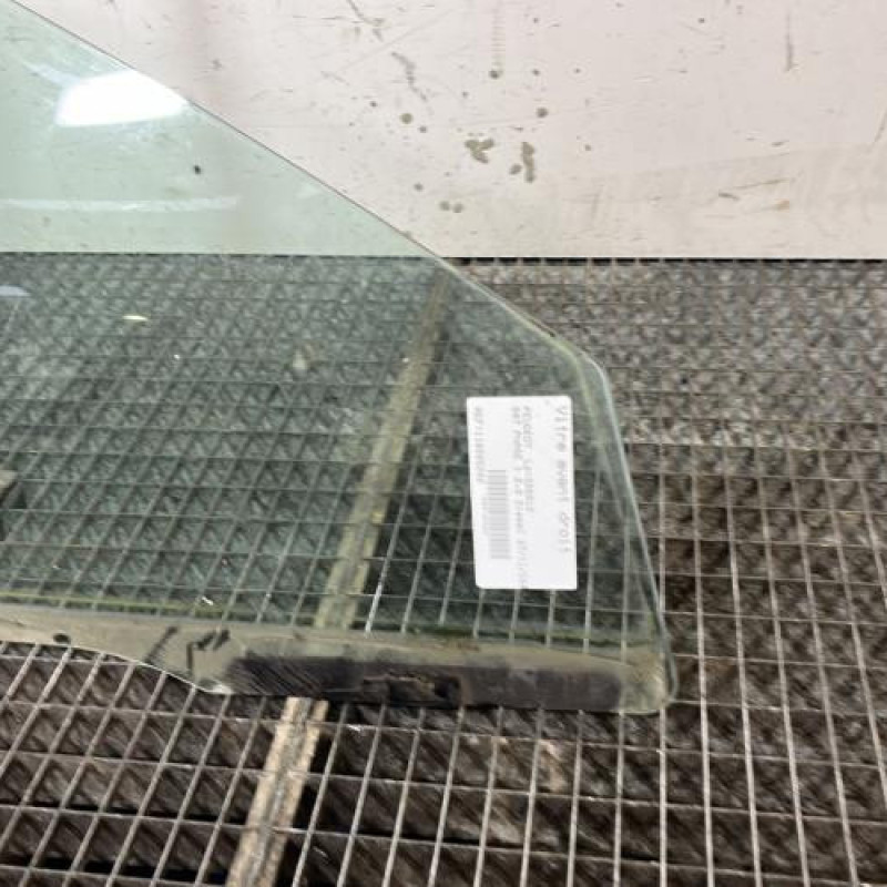 Vitre avant droit PEUGEOT 607 Photo n°2