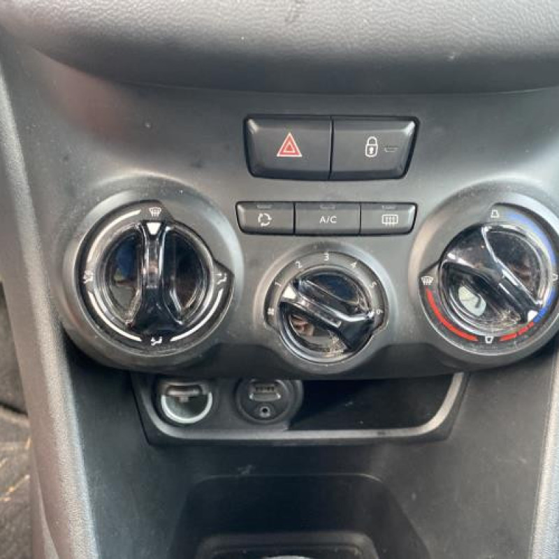 Anti brouillard droit (feux) PEUGEOT 208 1 Photo n°11