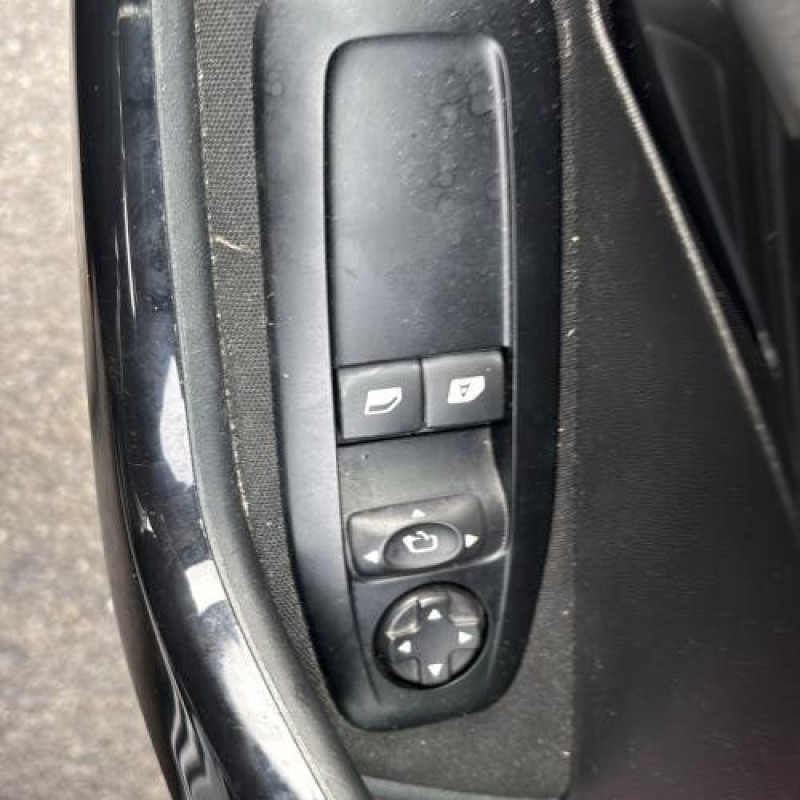 Anti brouillard droit (feux) PEUGEOT 208 1 Photo n°18