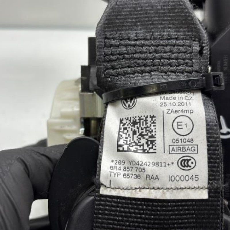 Pretensionneur de ceinture avant gauche VOLKSWAGEN POLO 5 Photo n°4