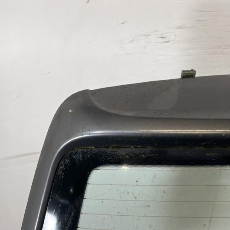 Malle/Hayon arriere VOLKSWAGEN TOURAN 2 Photo n°2