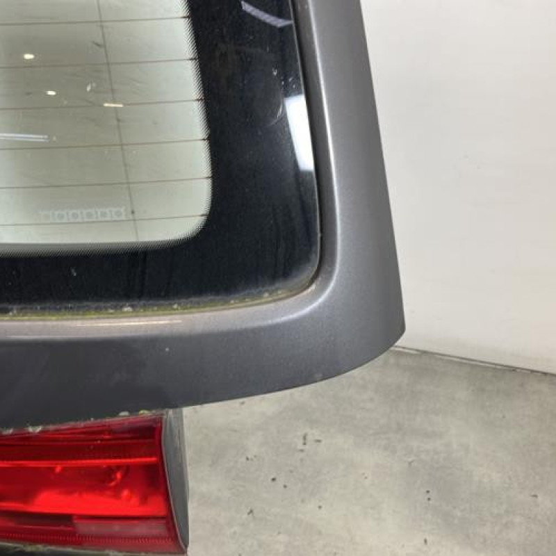 Malle/Hayon arriere VOLKSWAGEN TOURAN 2 Photo n°4