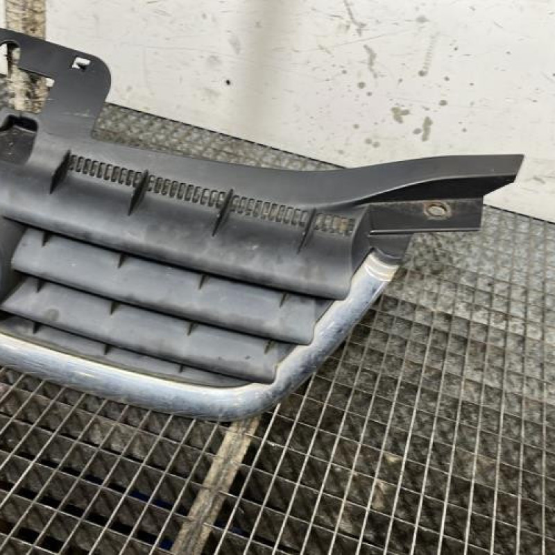 Calandre VOLKSWAGEN TOURAN 1 Photo n°3