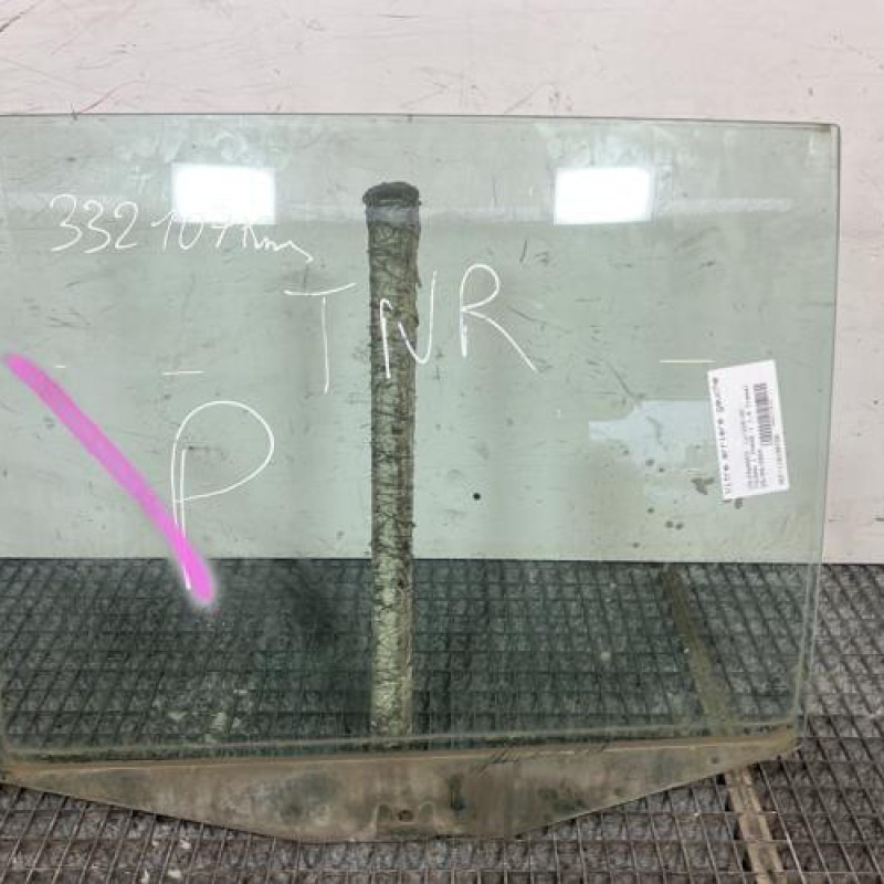 Vitre arriere gauche VOLKSWAGEN TOURAN 1 Photo n°1