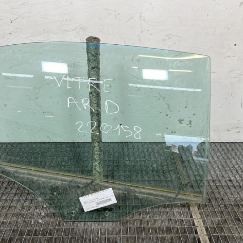 Vitre arriere droit AUDI A4 3 Photo n°1