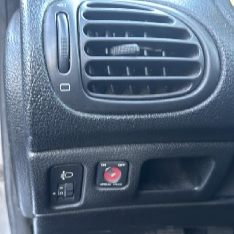 Bouton de warning PEUGEOT 206 Photo n°17