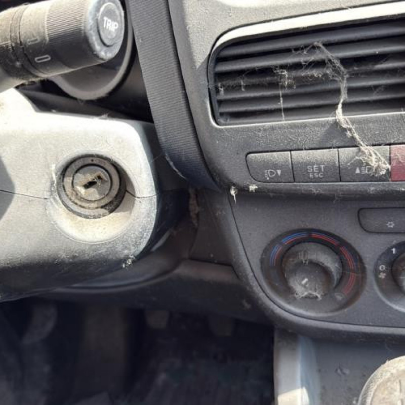 Leve vitre electrique avant droit FIAT DOBLO 2 Photo n°17