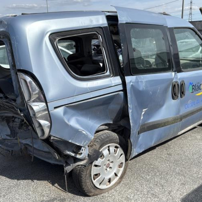 Leve vitre electrique avant gauche FIAT DOBLO 2 Photo n°11