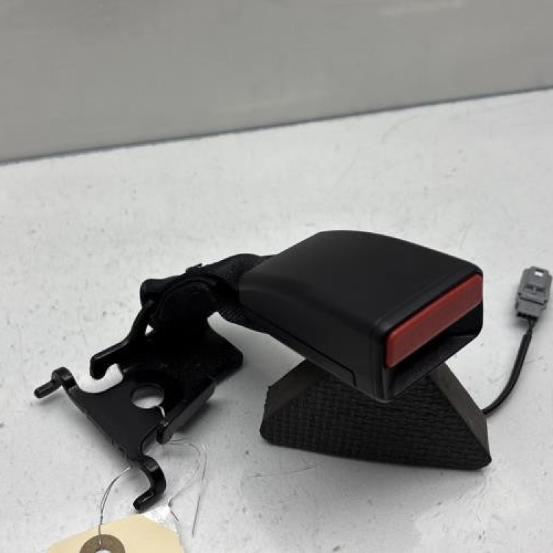 Attache ceinture arriere droit RENAULT MEGANE 4 Photo n°1