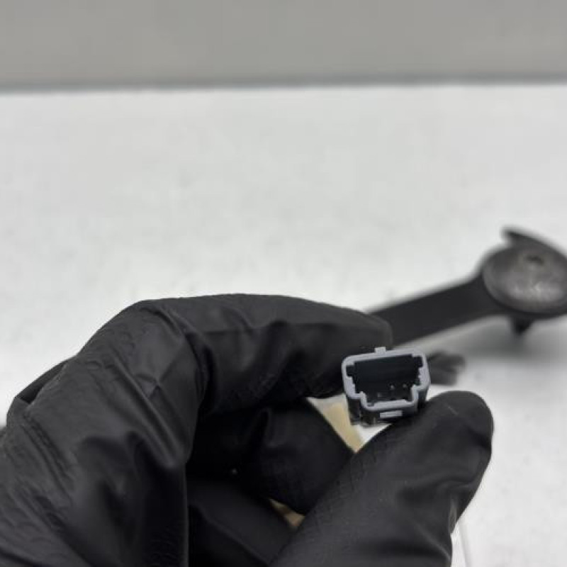 Attache ceinture avant droit RENAULT MEGANE 4 Photo n°3