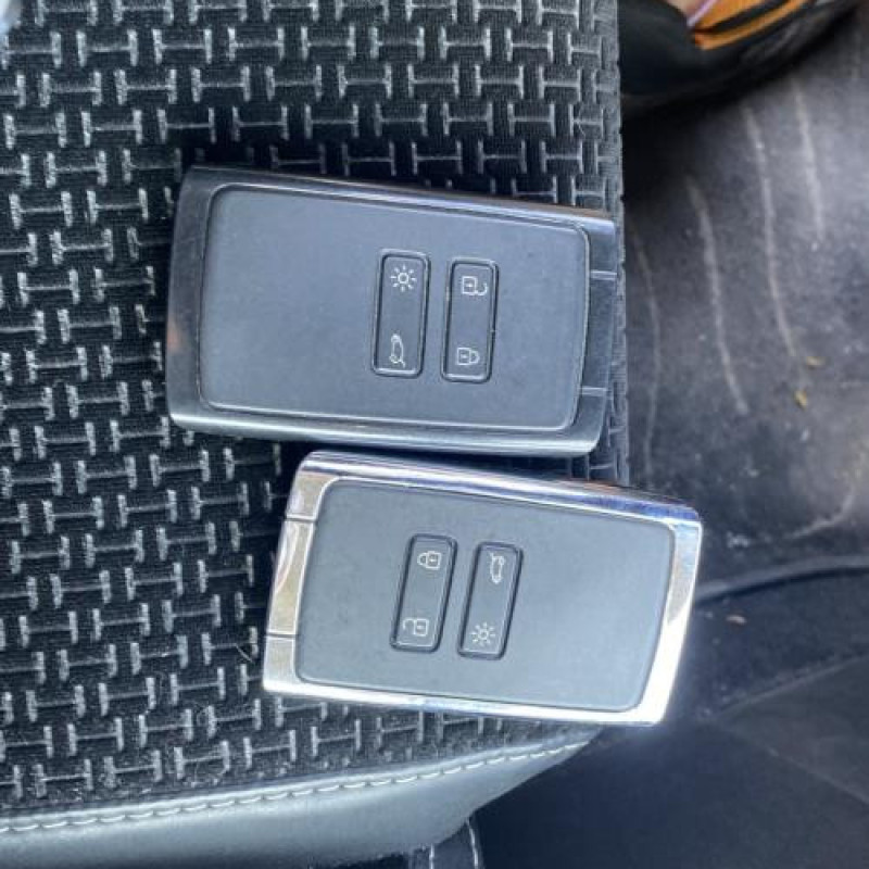 Attache ceinture avant droit RENAULT MEGANE 4 Photo n°19