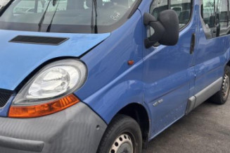 Feu arriere stop central RENAULT TRAFIC 2 Photo n°1