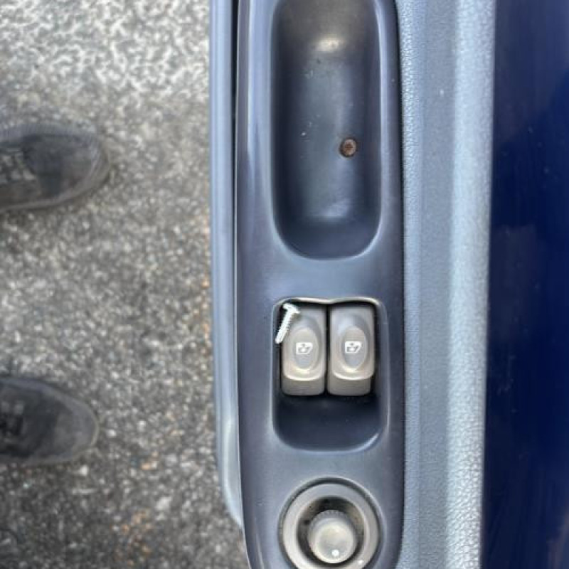 Feu arriere stop central RENAULT TWINGO 1 Photo n°12