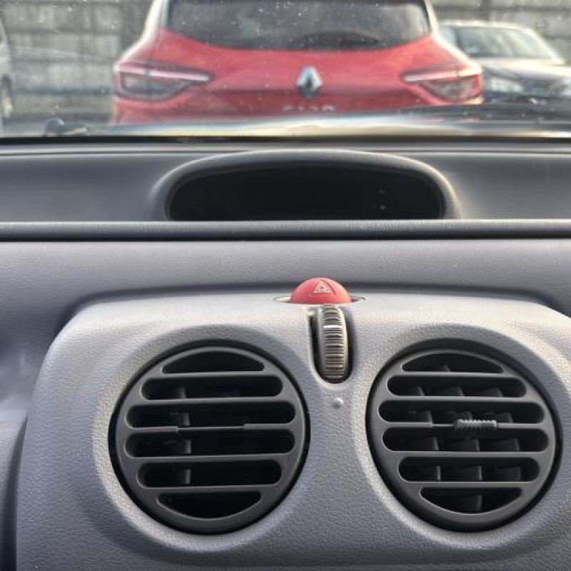 Feu arriere stop central RENAULT TWINGO 1 Photo n°18