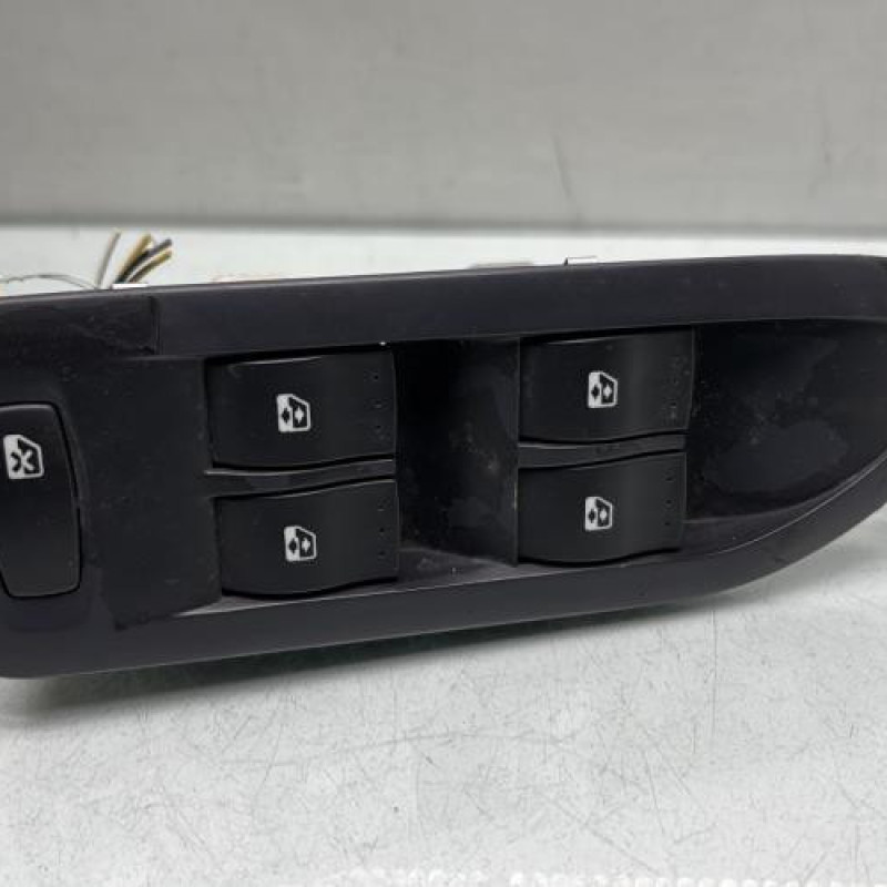 Interrupteur de leve vitre avant gauche RENAULT VEL SATIS Photo n°1