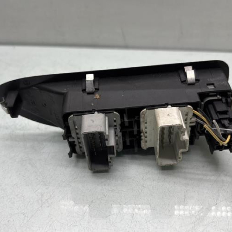 Interrupteur de leve vitre avant gauche RENAULT VEL SATIS Photo n°2