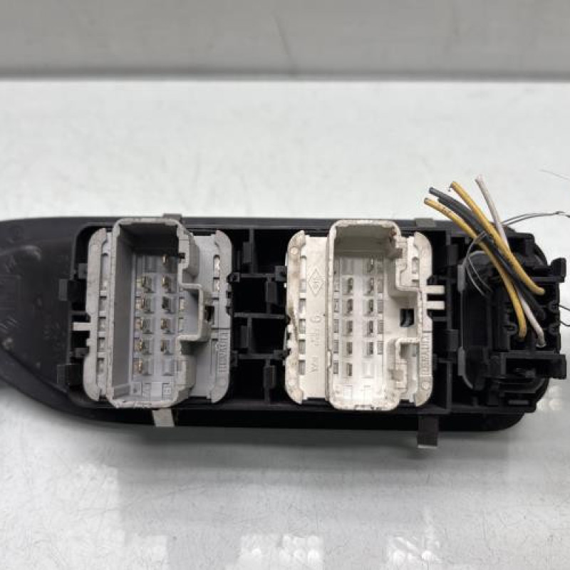 Interrupteur de leve vitre avant gauche RENAULT VEL SATIS Photo n°3