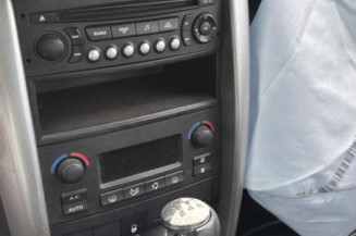 Attache ceinture arriere droit PEUGEOT 207