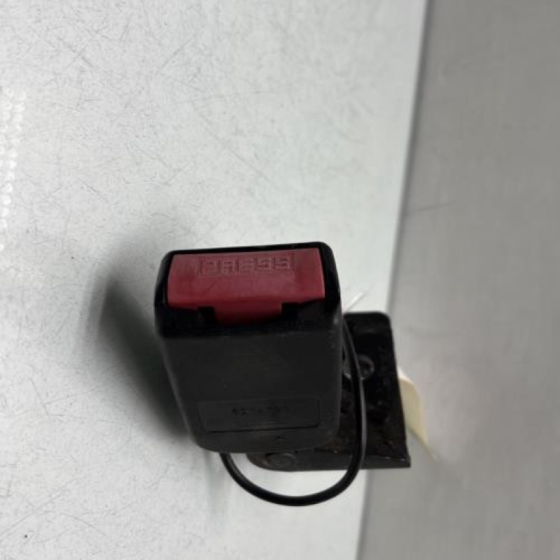Attache ceinture arriere gauche PEUGEOT 207 Photo n°1